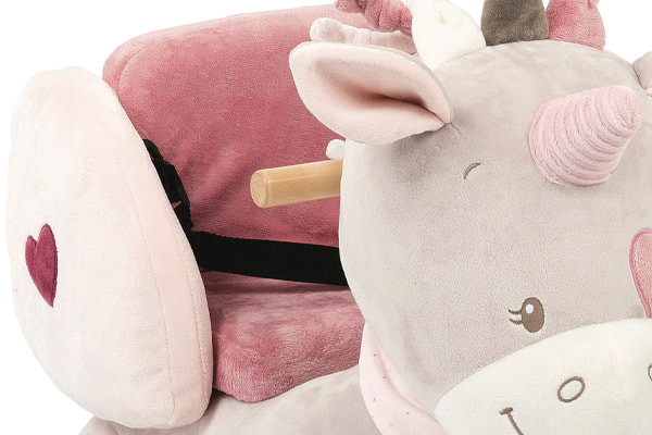 Met veiligheidsgordel.