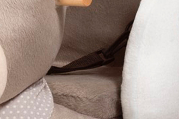 Houten handvaten en veiligheidsgordel.