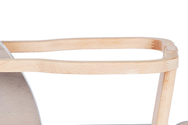 Veiligheidsbeugel en zitje zijn afneembaar.