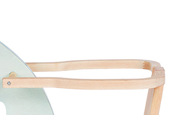 Veiligheidsbeugel en zitje zijn afneembaar.