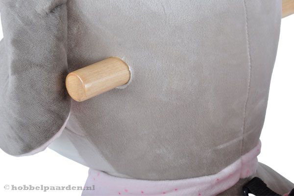 Twee houten handvaten om je aan vast te houden.