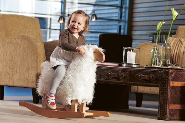 Heerlijk hobbelen op dit schommelschaap.